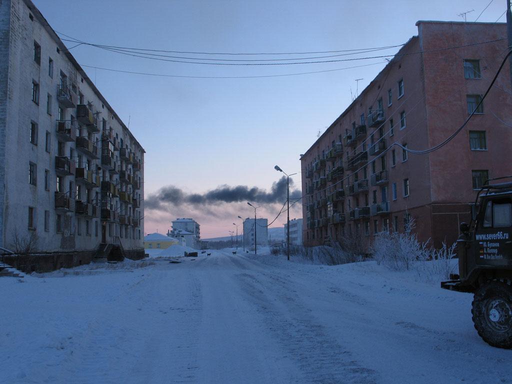 Погода пионерный томская область. Поселок Зырянка Колыма. Саха Якутия поселок Зырянка. Поселок угольное Верхнеколымский район. Зырянка поселок угольный.