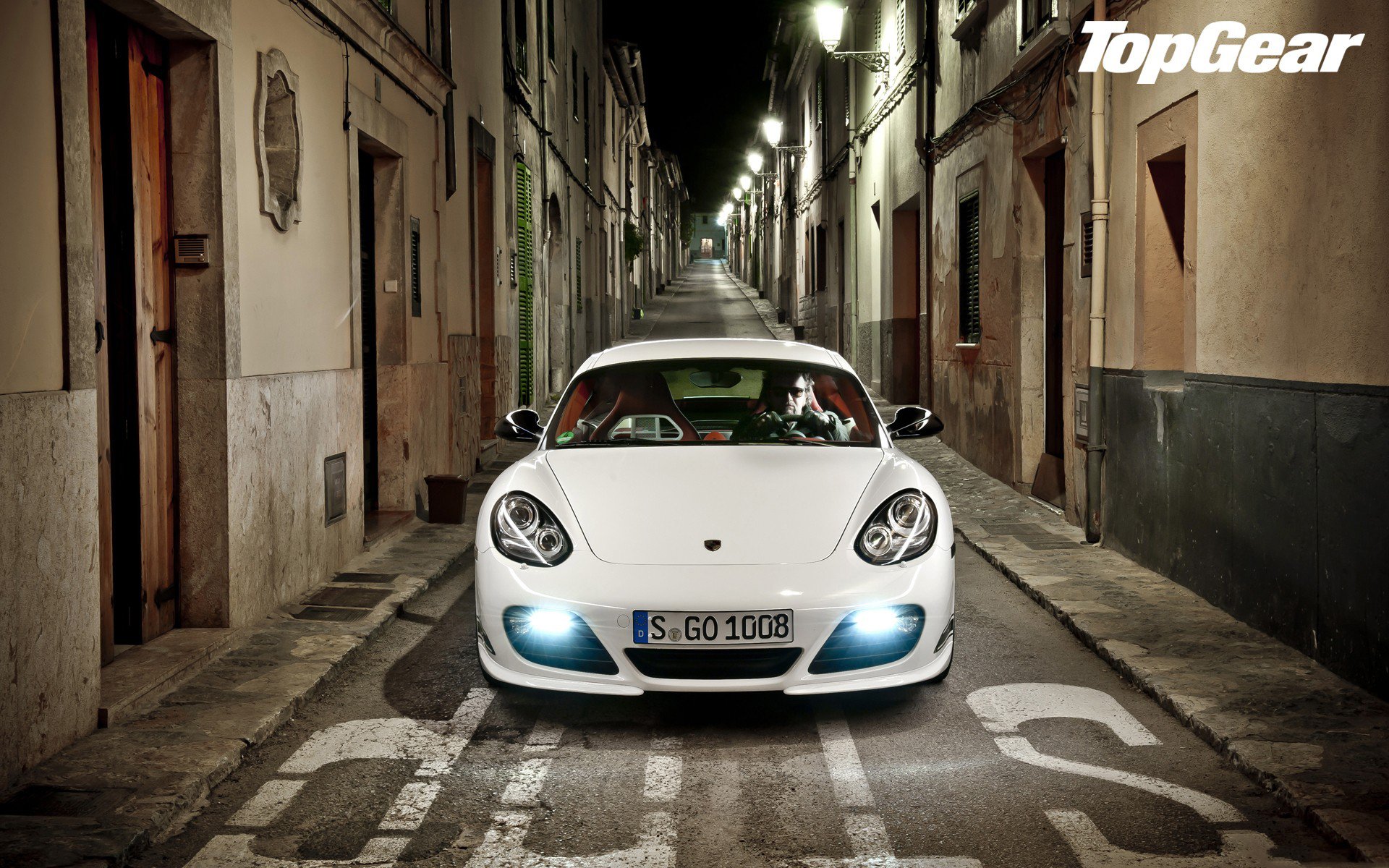 Машина 1200. Порше Street. Porsche Cayman ночью. Порше на улице. Машина Порше на улице.